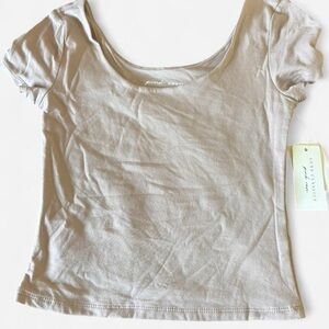 Pink Rose Short Sleeve Scoop Neck Tee in Light Taupe